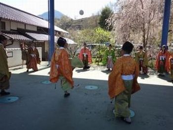 平安貴族の遊び 「蹴鞠」の実演を見てきました | じょうしょう気流