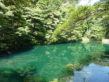 平出の泉」を紹介します。 | 信州自慢の水と空