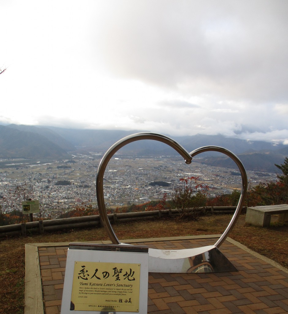 絶景パワースポット】鷹狩山の頂上の「恋人の聖地」に行ってみました