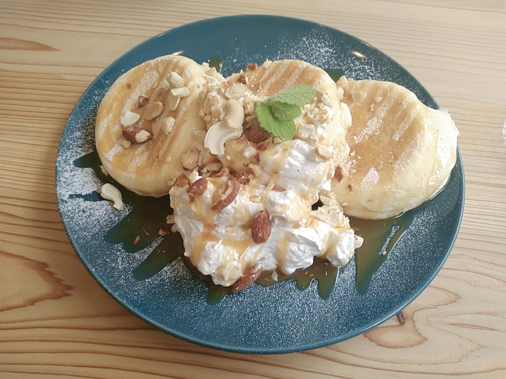 罪悪感のないふわふわパンケーキを食べるならここ！】大町市のCafe