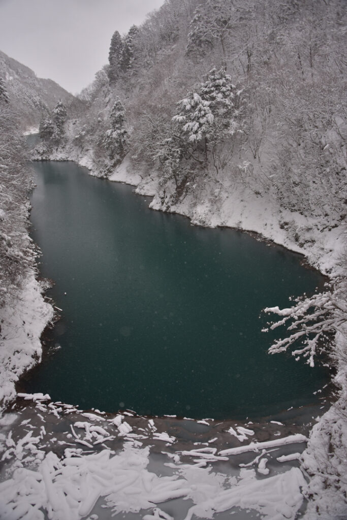 冬こそ輝く！大町市・高瀬渓谷で高瀬ブルーに出会う | 北アルプスCOOL便