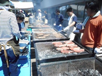 ステーキは、1000枚用意されていたとのこと。値段は1500円です。（このイベントに来たら、食べるべき！）