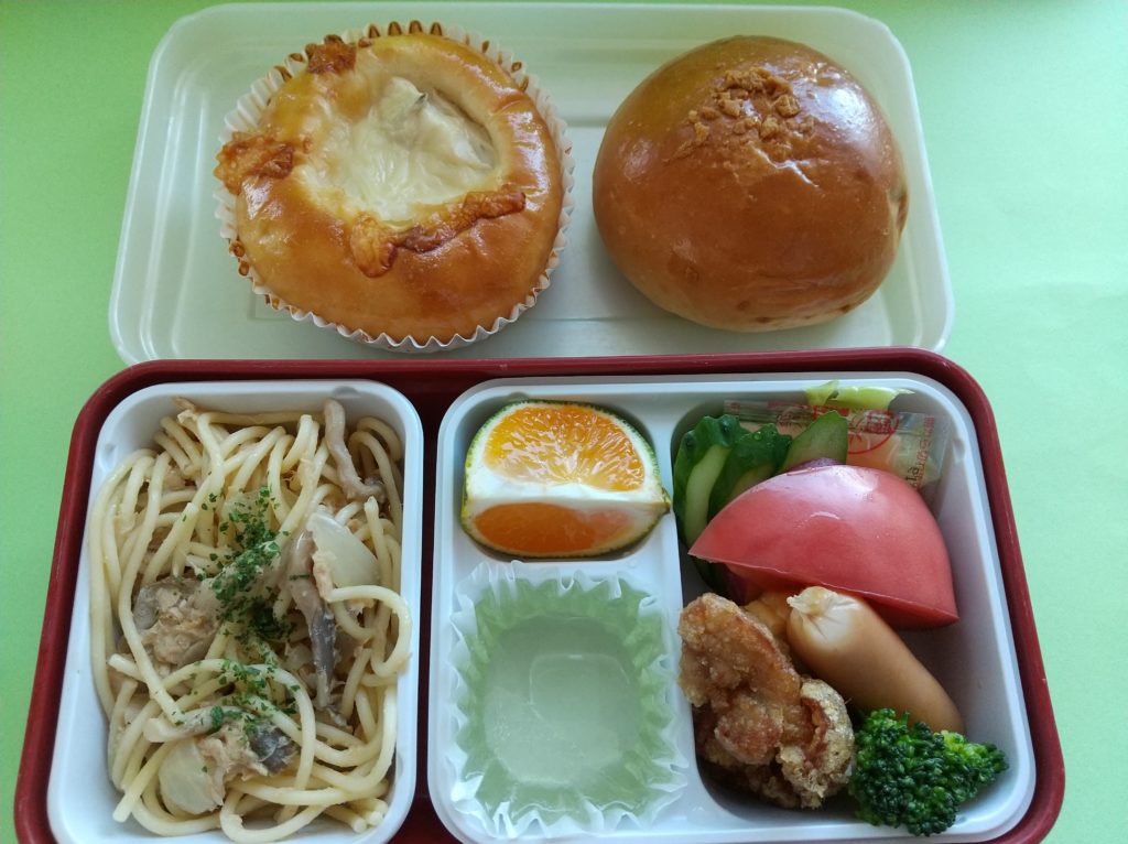 ベーカリーカフェココラデのパンを配達してくれる あんでーくっくの パン弁当 じょうしょう気流