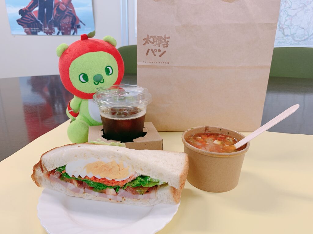 上田市中央 高級食パン専門店 太郎吉パン のサンドイッチ じょうしょう気流