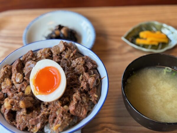 「うまのば」牛すじ丼