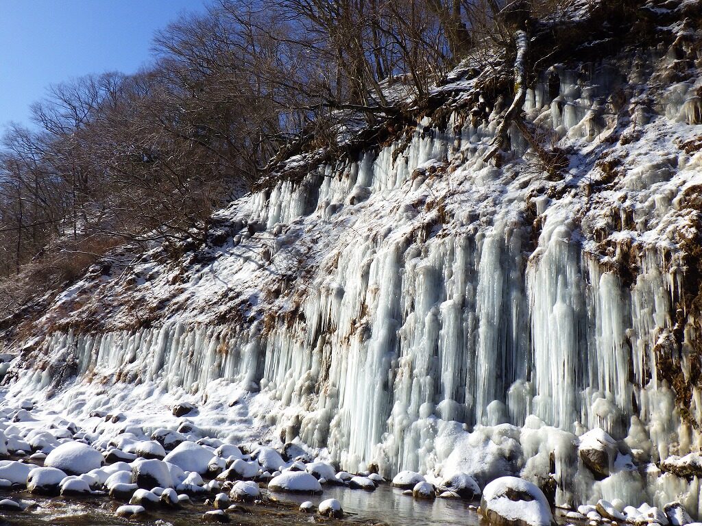 氷のカーテン”白川氷柱群”（木曽町三岳） | 是より木曽路