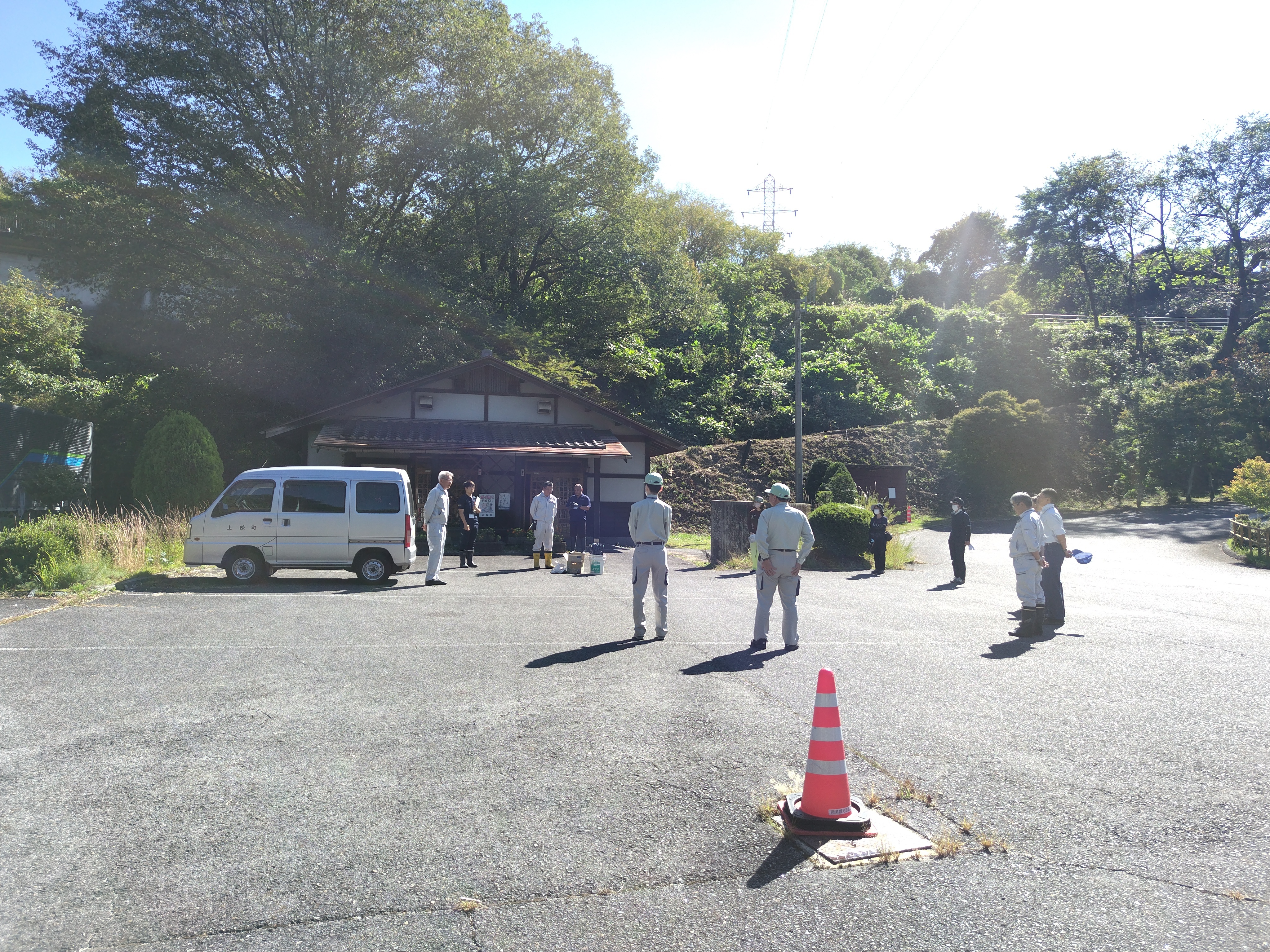 寝覚の床の公園であいさつ