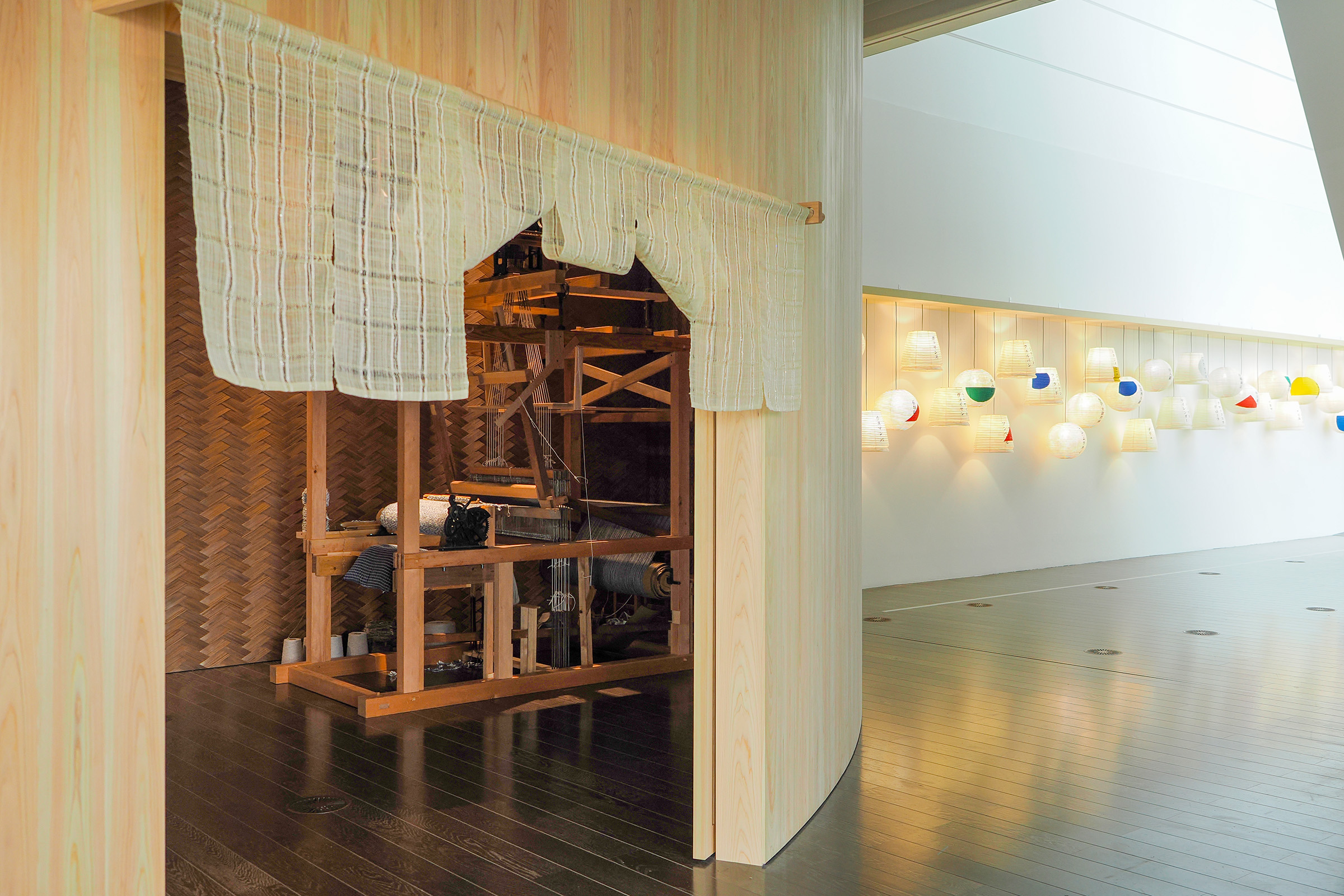 期待の高まる展覧会のアプローチ