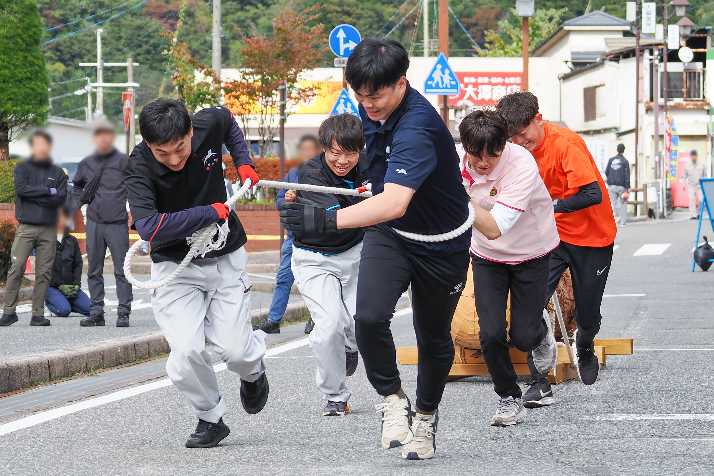 スタートと同時に力強く駆け出す選手の皆さん