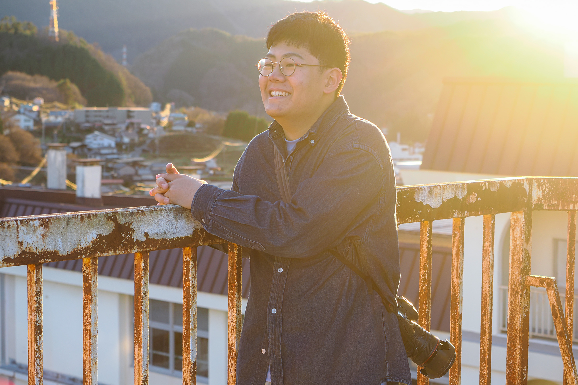 青春を感じさせるシーン、夕陽と友情と