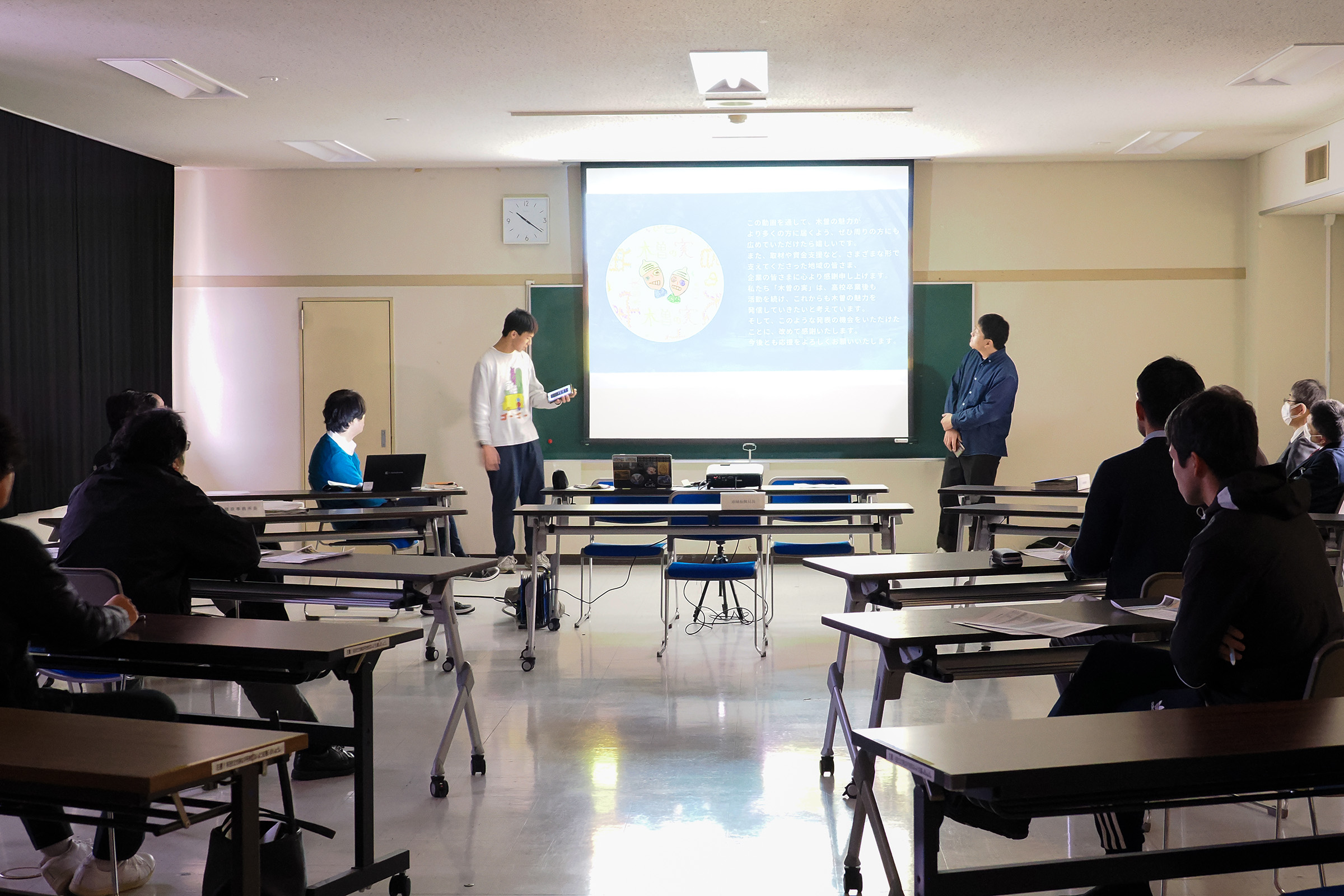 木曽合同庁舎の記者会に臨む、少し緊張気味のお二人