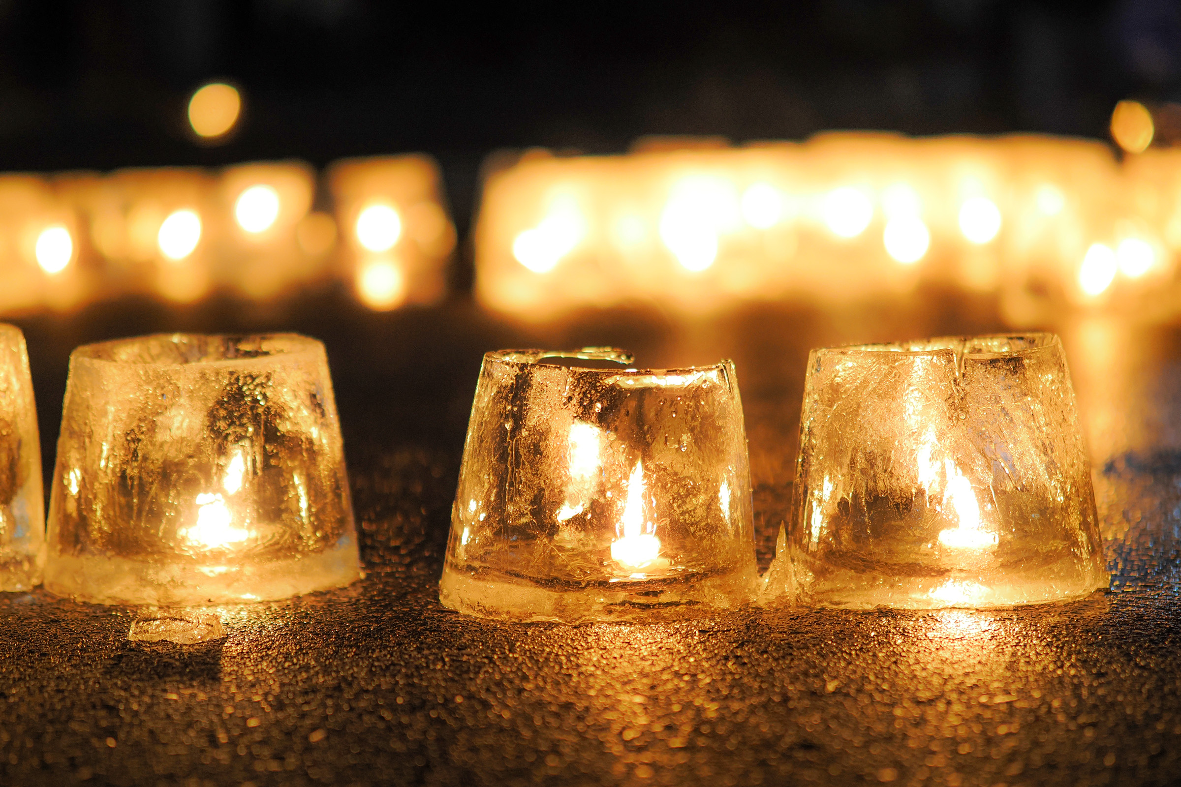 ボランティアの皆さんによって作られた中山道福島宿のアイスキャンドル