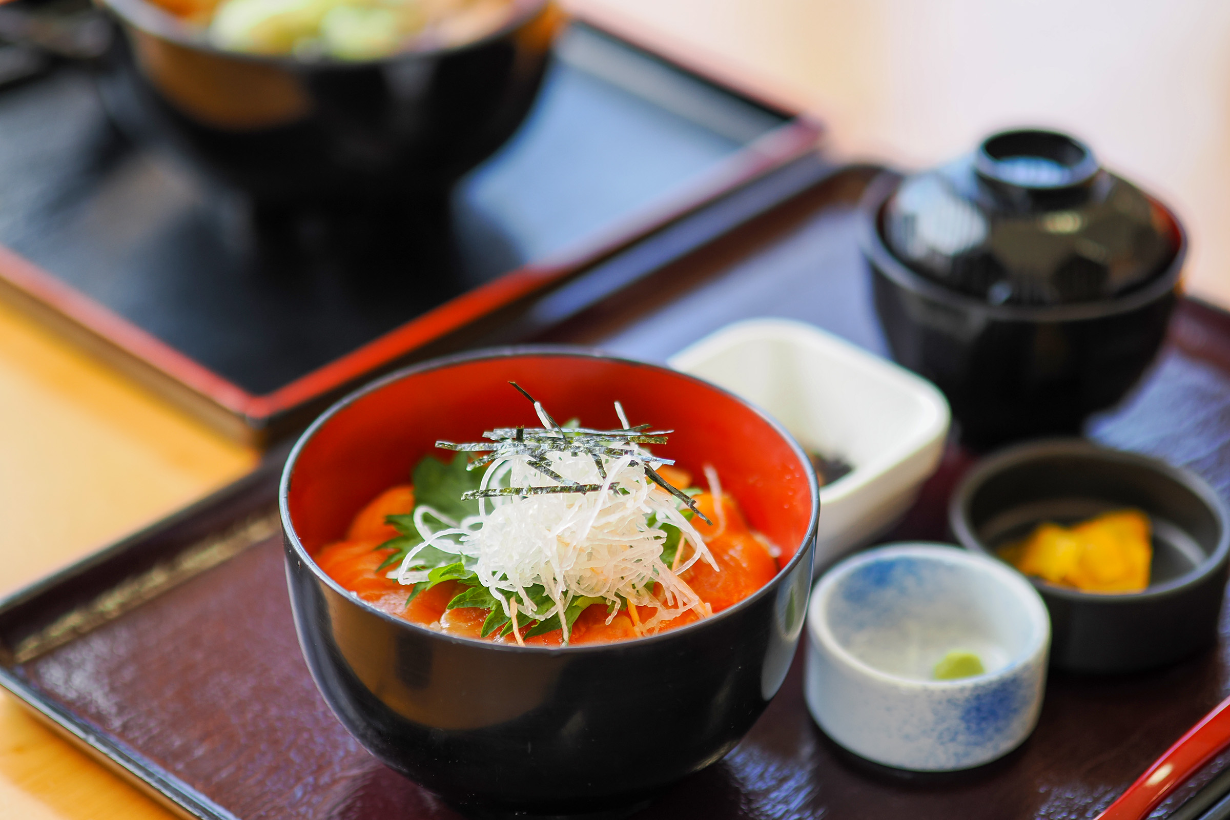 信州サーモン漬け丼とすんきそば