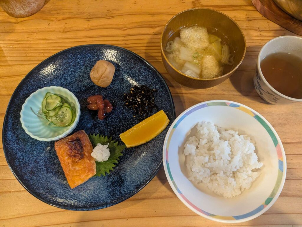 朝食