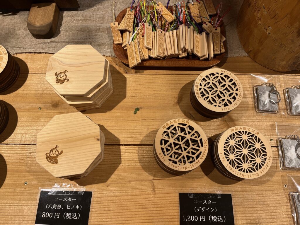 木のコースター