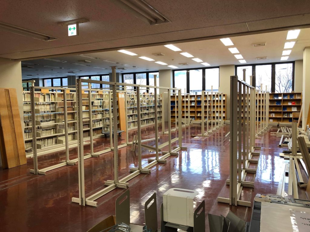 休館44日目 閲覧室の大移動開始 よむナガノ 県立長野図書館ブログ