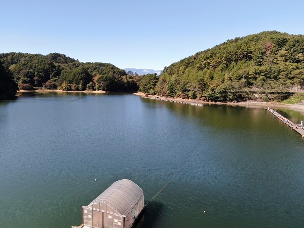 美鈴湖の全景①