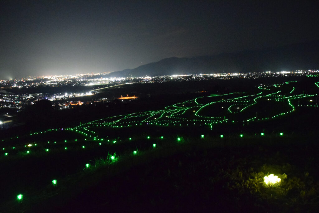 千曲市】姨捨棚田にペットボタル®で「田毎の月」を再現！ | ほっと9