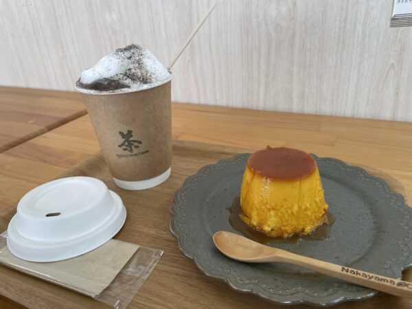 ほうじ茶ラテ（ホット）＋かぼちゃプリン（金曜日限定）