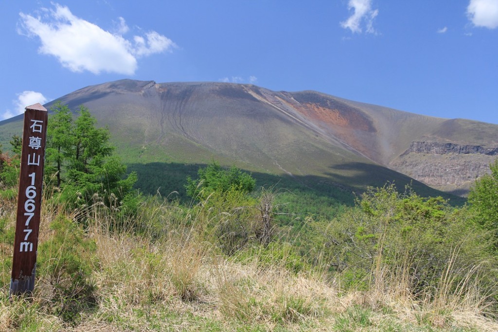 石尊山、新緑に囲まれた血の滝をご覧ください！！ | 「旬」の宅配便