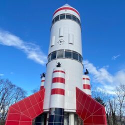 ロケットみたいな建物 時計